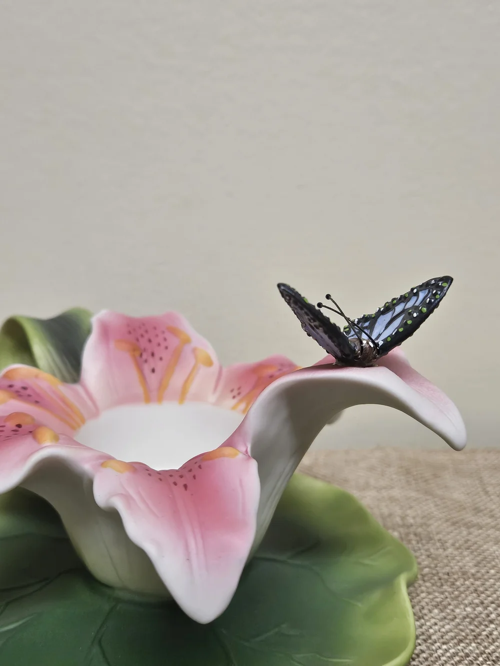 PartyLite Stargazer Lily Tealight Holder - New In Box Only Opened To Take Photos